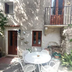 Cortile Via Sales 11 Appartamento Erice